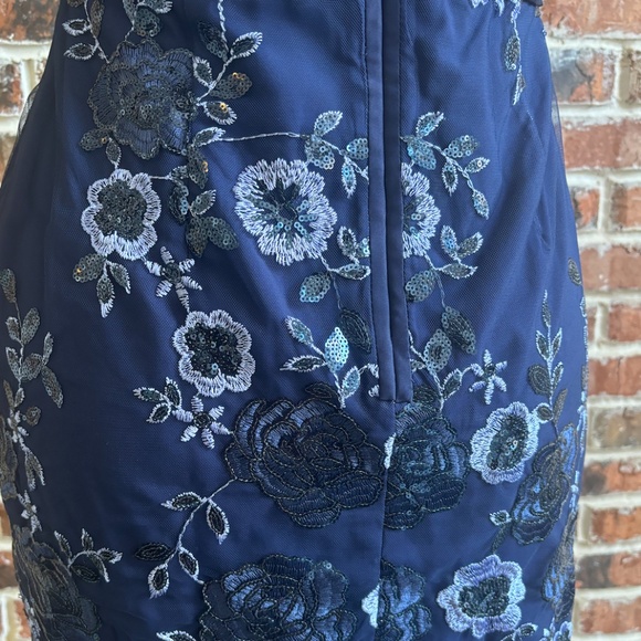 V-Neck Embroidered Sheath Dress - Picture 4 of 9